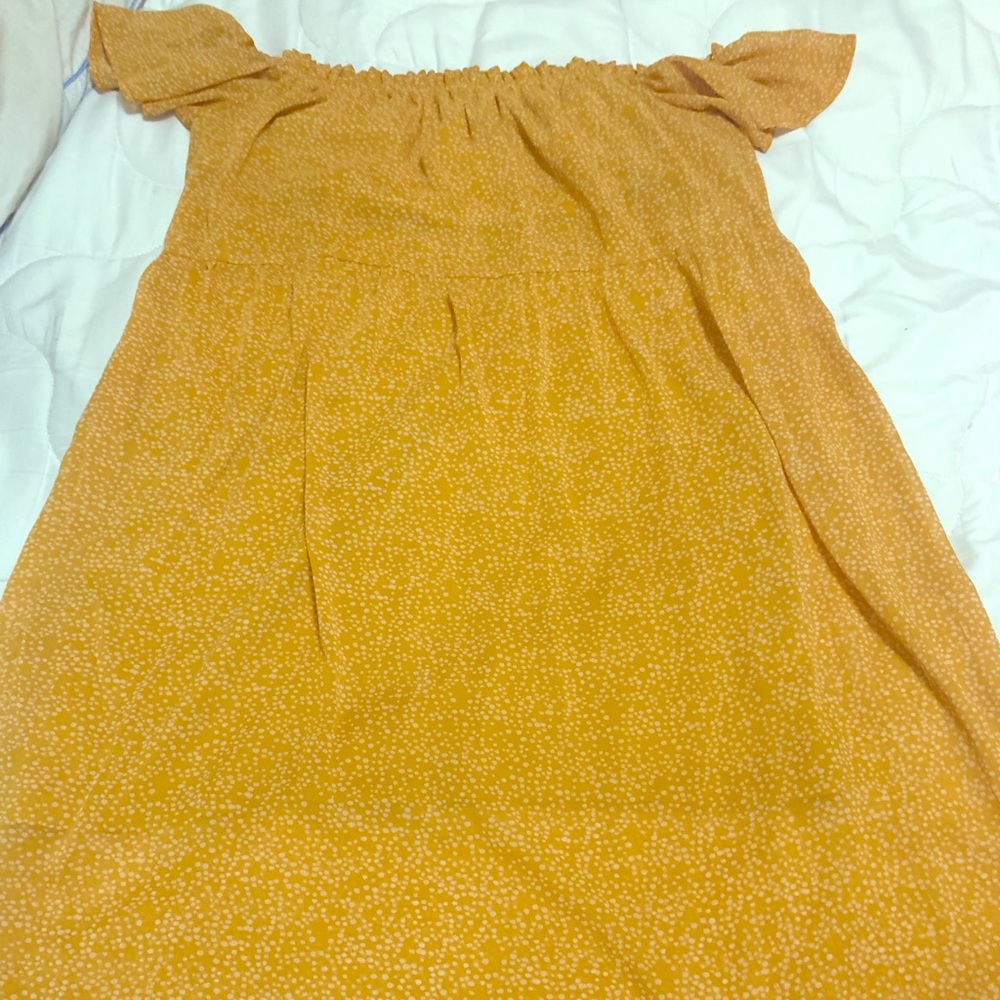 Off shoulders dress